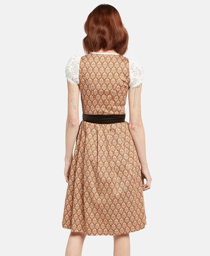Dirndl mit Schürze
