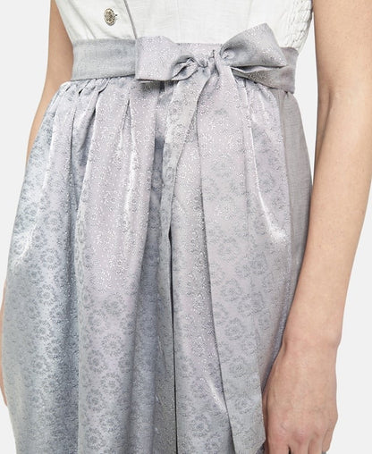 Dirndl mit Schürze