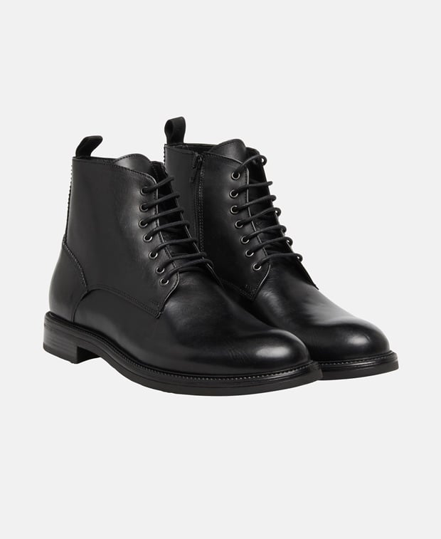 Schnürstiefeletten