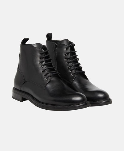 Schnürstiefeletten