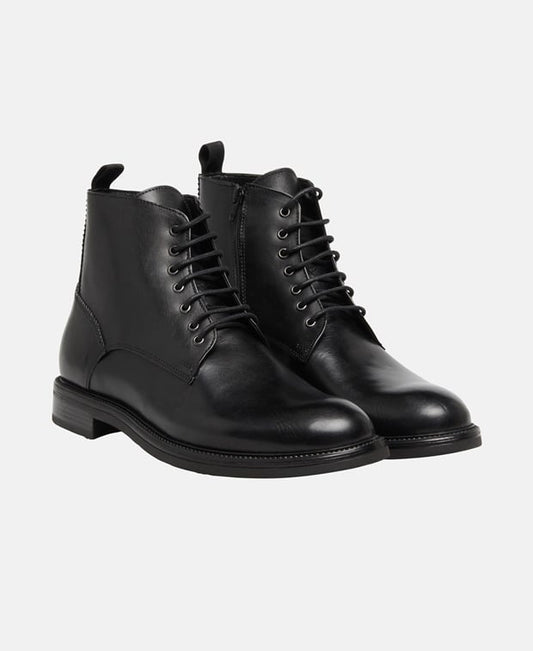 Schnürstiefeletten