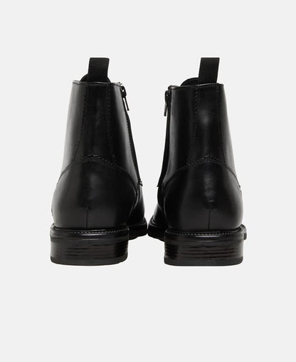 Schnürstiefeletten