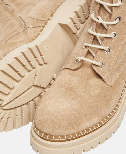 Schnürstiefeletten