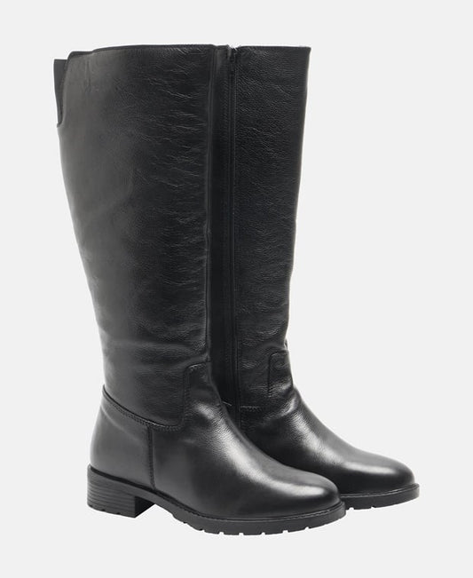 Wadenhohe Stiefel