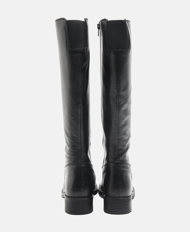 Wadenhohe Stiefel