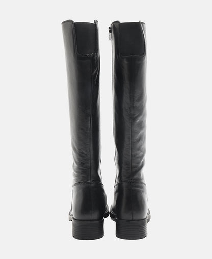 Wadenhohe Stiefel