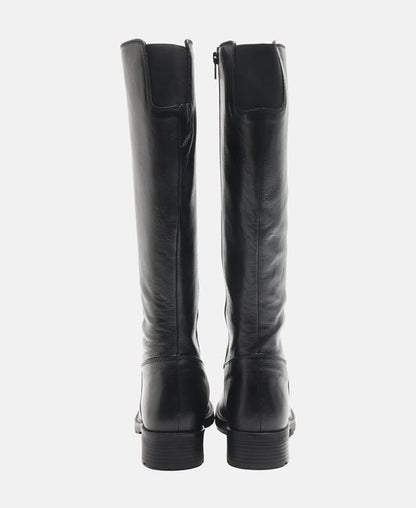Wadenhohe Stiefel