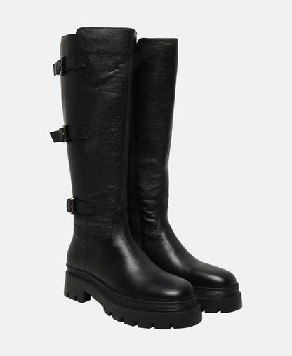 Wadenhohe Stiefel