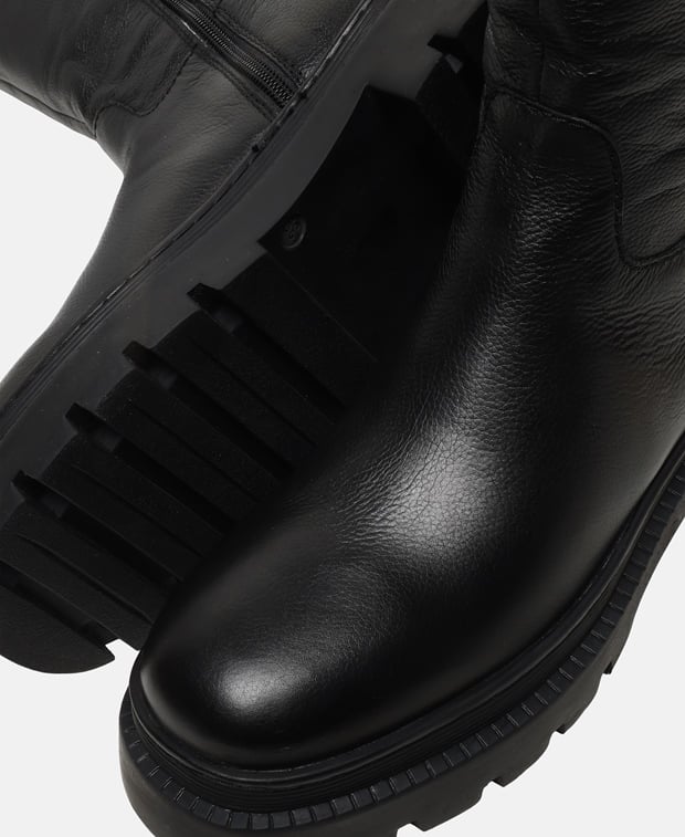 Wadenhohe Stiefel
