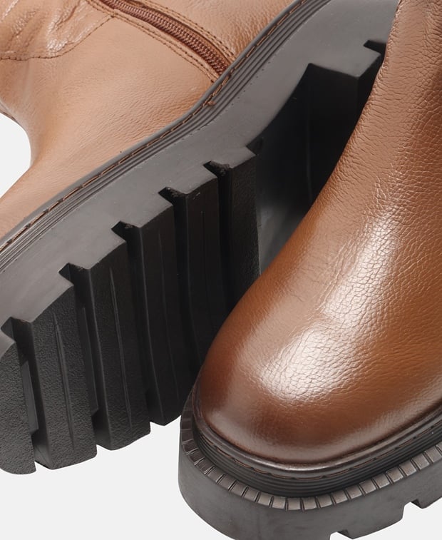 Wadenhohe Stiefel
