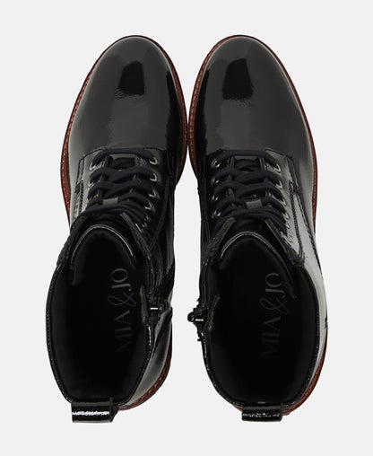 Schnürstiefeletten