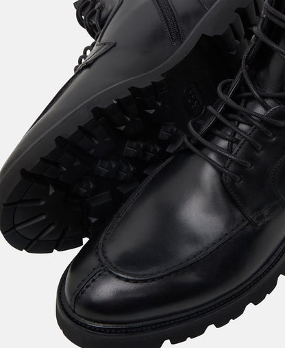 Schnürstiefeletten