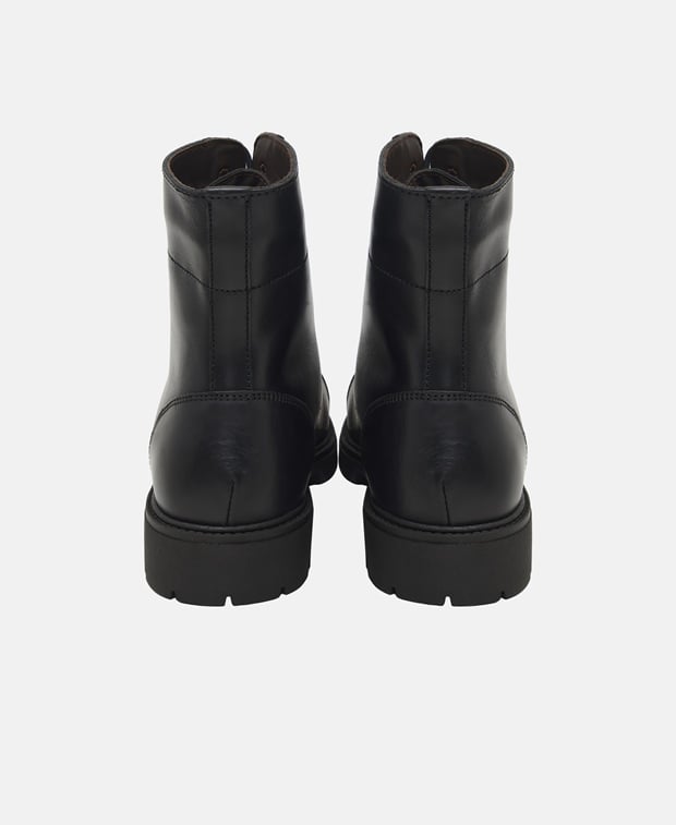 Schnürstiefeletten