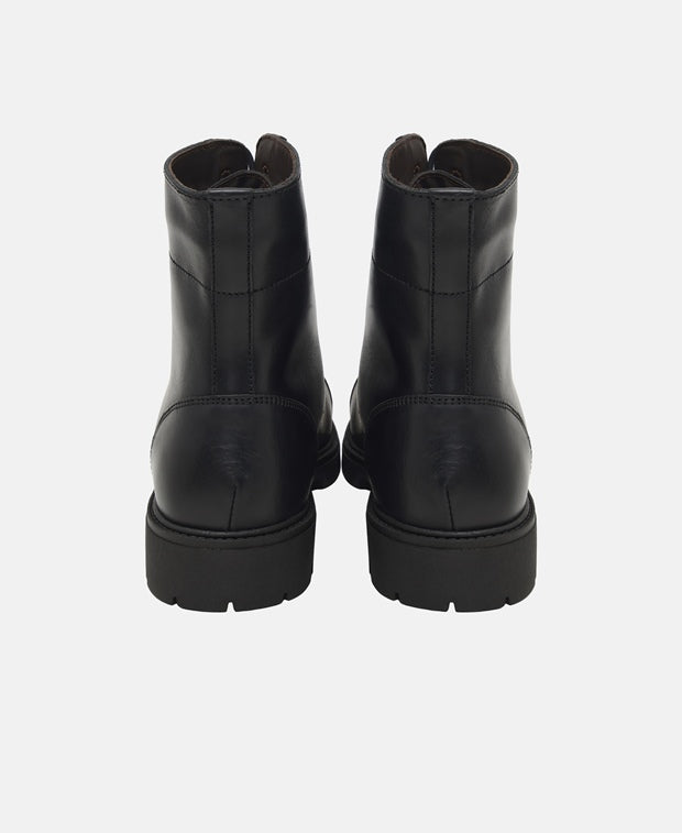 Schnürstiefeletten
