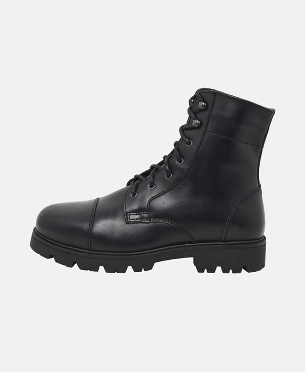 Schnürstiefeletten