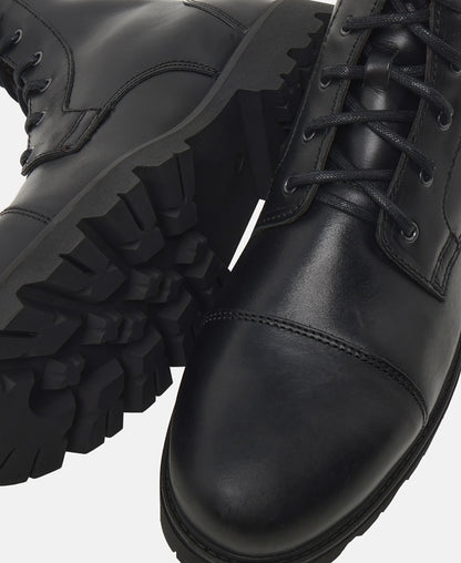 Schnürstiefeletten
