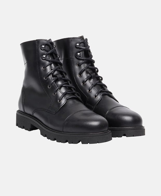 Schnürstiefeletten