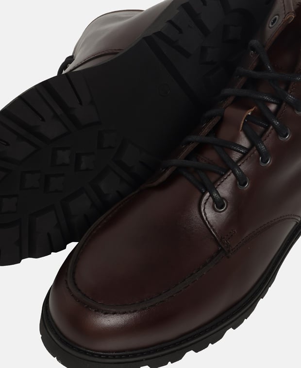 Schnürstiefeletten
