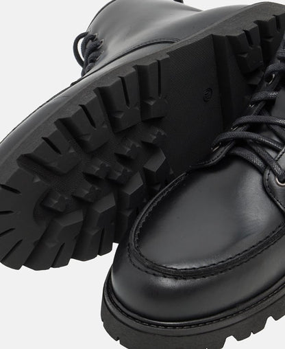 Schnürstiefeletten
