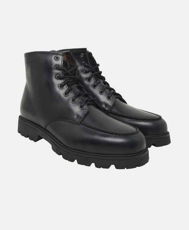 Schnürstiefeletten