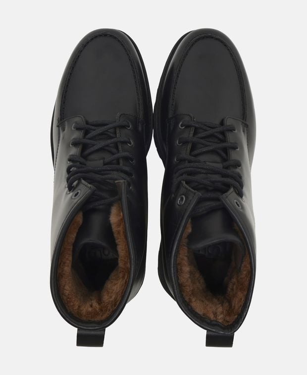 Schnürstiefeletten