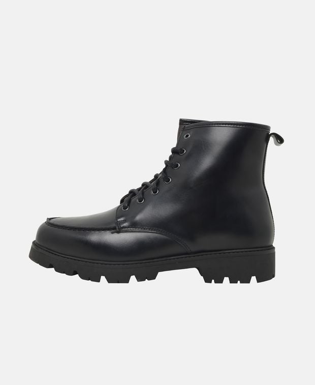 Schnürstiefeletten