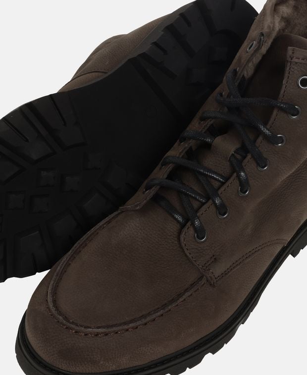 Schnürstiefeletten