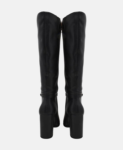 Wadenhohe Stiefel