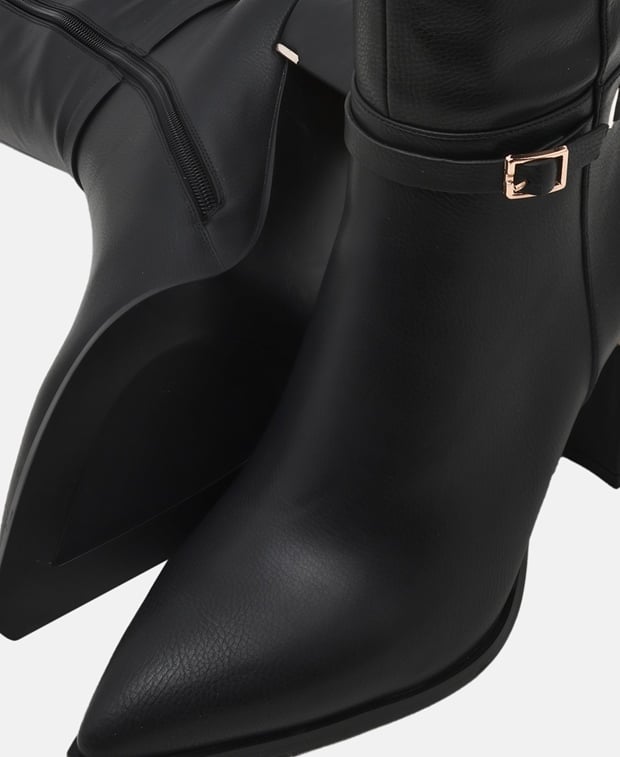 Wadenhohe Stiefel