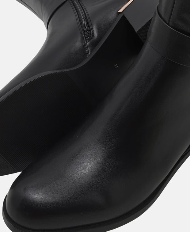 Wadenhohe Stiefel