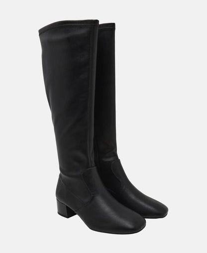 Wadenhohe Stiefel