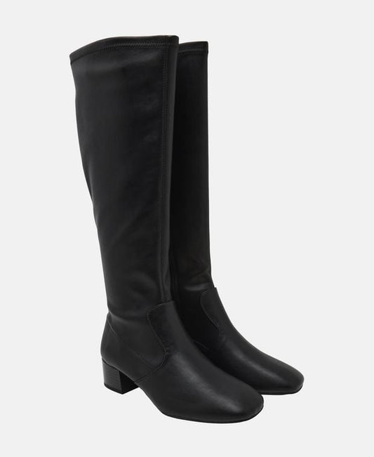 Wadenhohe Stiefel