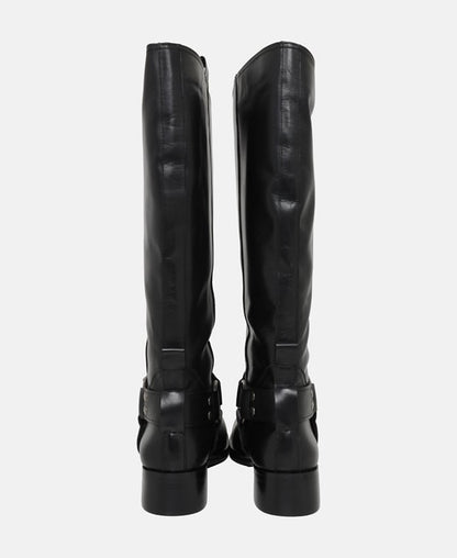 Wadenhohe Stiefel