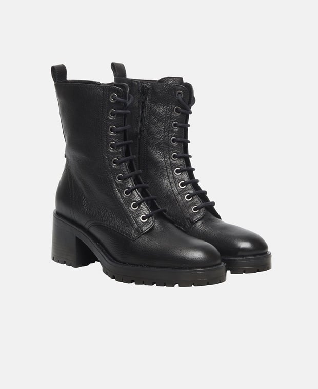 Schnürstiefeletten