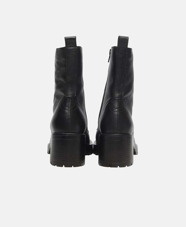 Schnürstiefeletten