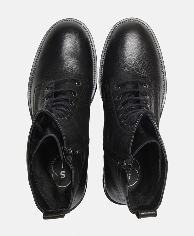 Schnürstiefeletten