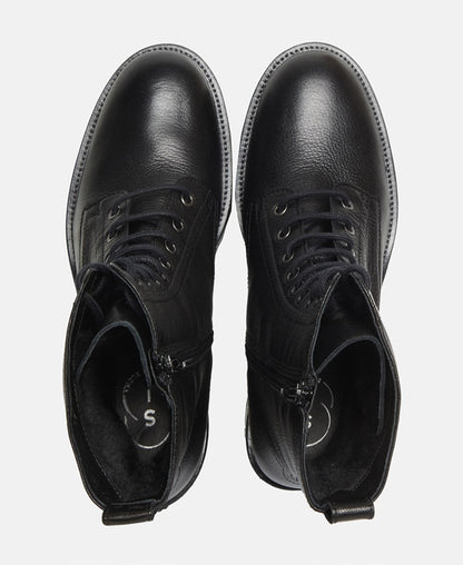 Schnürstiefeletten