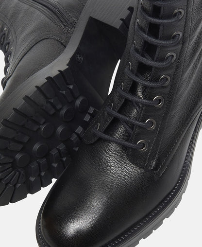 Schnürstiefeletten