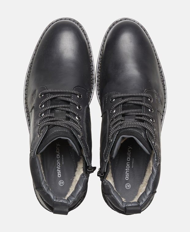 Schnürstiefeletten