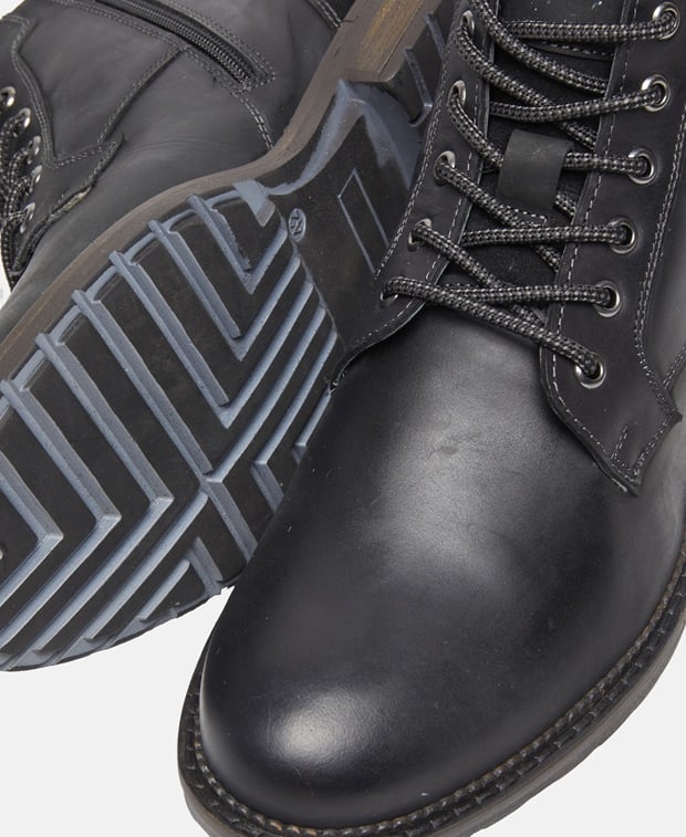 Schnürstiefeletten