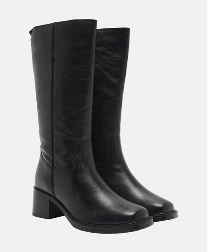 Wadenhohe Stiefel