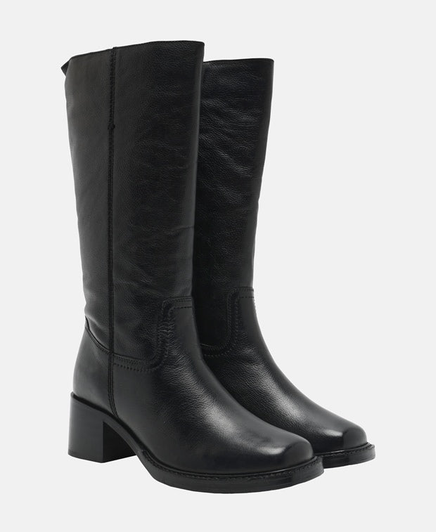 Wadenhohe Stiefel
