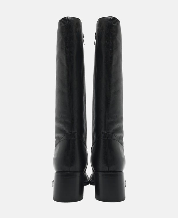 Wadenhohe Stiefel