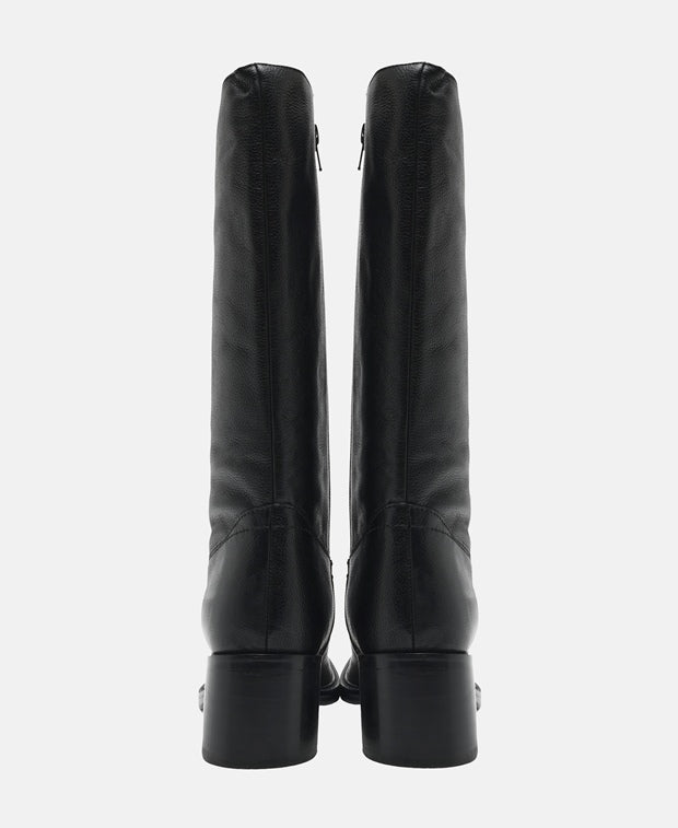 Wadenhohe Stiefel