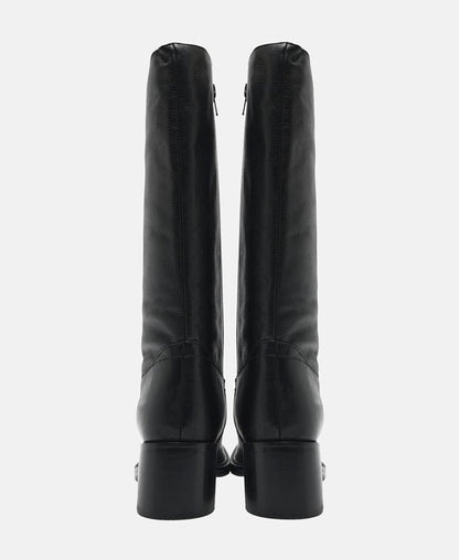 Wadenhohe Stiefel