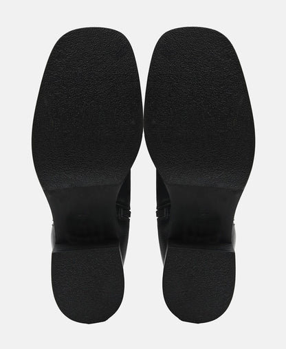 Wadenhohe Stiefel