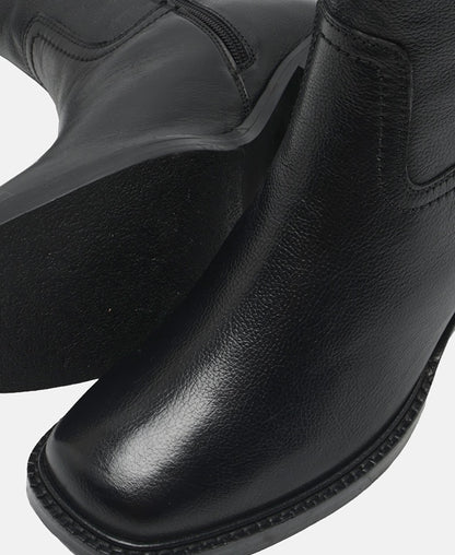 Wadenhohe Stiefel