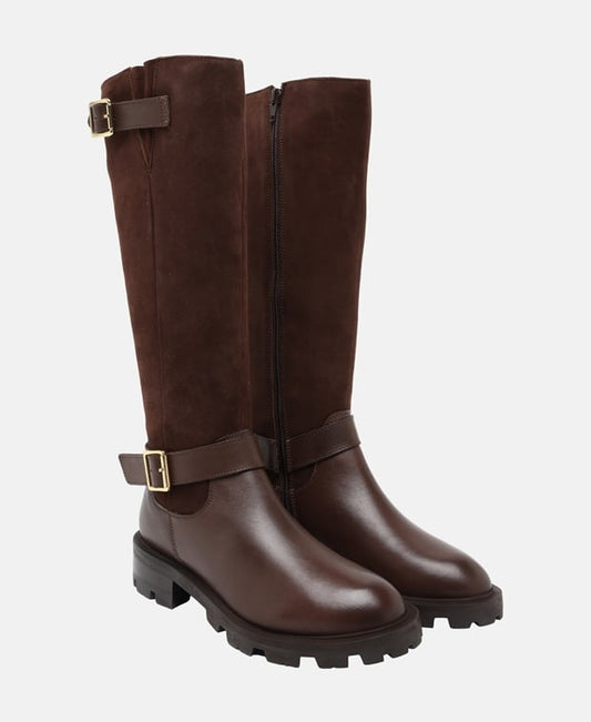 Wadenhohe Stiefel