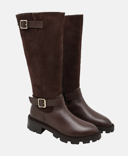 Wadenhohe Stiefel