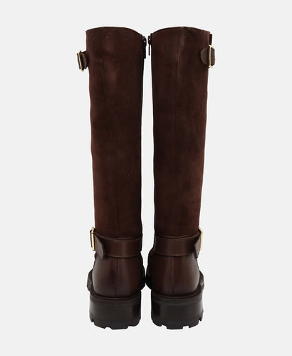 Wadenhohe Stiefel